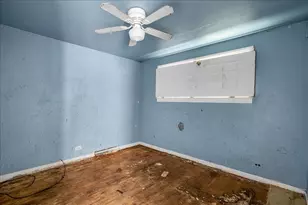 8906 S Mackinaw St, Chicago, IL 60617 - Photo 5