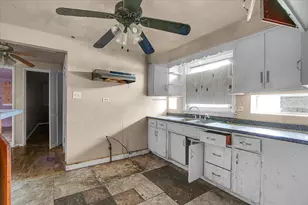 8906 S Mackinaw St, Chicago, IL 60617 - Photo 7