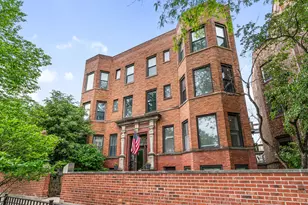 1048 W Byron St, Chicago, IL 60613 - Photo 1