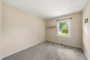 315 S Park Blvd, Streamwood, IL 60107 - Photo 7