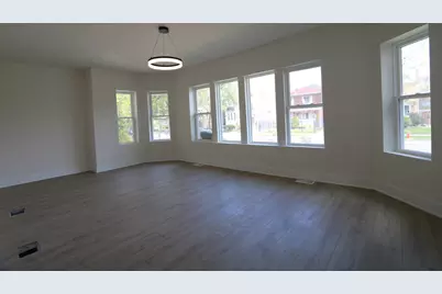 8014 S Yates Boulevard S, Chicago, IL 60617 - Photo 5