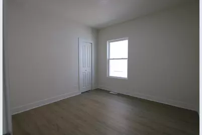 8014 S Yates Boulevard S, Chicago, IL 60617 - Photo 11