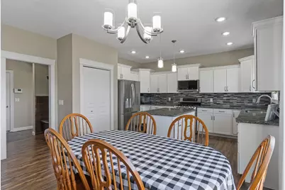 4305 Happiness Lane, Bettendorf, IA 52722 - Photo 9