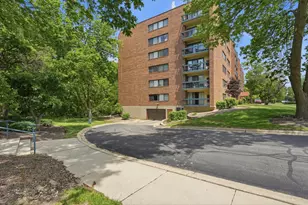 1800 Huntington Blvd, Hoffman Estates, IL 60169 - Photo 29