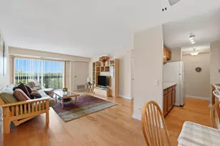 1800 Huntington Blvd, Hoffman Estates, IL 60169 - Photo 7
