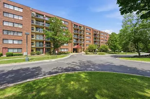 1800 Huntington Blvd, Hoffman Estates, IL 60169 - Photo 1