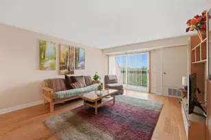 1800 Huntington Blvd, Hoffman Estates, IL 60169 - Photo 5