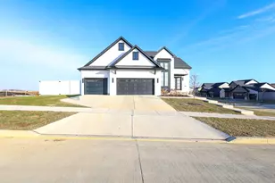 1112 Bell Grove Ln, Bloomington, IL 61705 - Photo 3