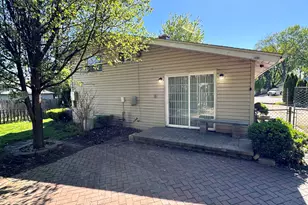 1008 Adams Ct, Carpentersville, IL 60110 - Photo 17