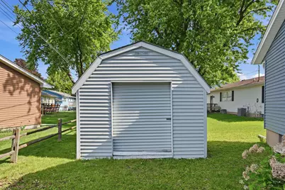 2010 W 63rd Street, Davenport, IA 52806 - Photo 3