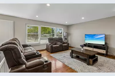 774 Polynesian Drive, Des Plaines, IL 60016 - Photo 5