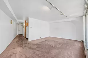 300 N State St, Chicago, IL 60654 - Photo 5