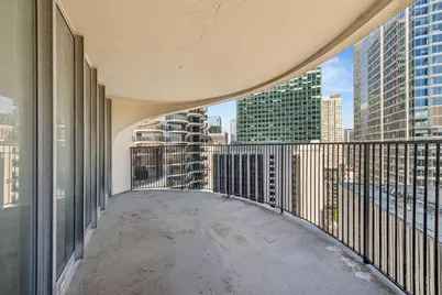 300 N State Street #2527, Chicago, IL 60654 - Photo 11
