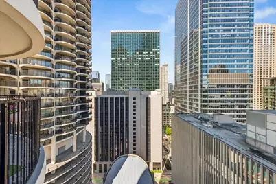 300 N State Street #2527, Chicago, IL 60654 - Photo 9