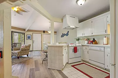511E Tam O'Shanter Drive #E, Fontana, WI 53125 - Photo 9