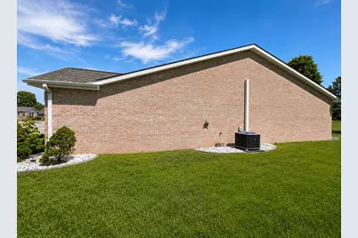 654 Lake Harbor Drive, Marion, IL 62959 - Photo 3