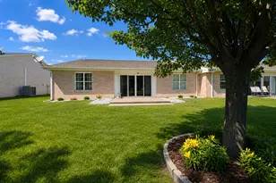 654 Lake Harbor Dr, Marion, IL 62959 - Photo 5