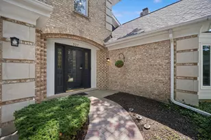 327 Rivershire Ct, Lincolnshire, IL 60069 - Photo 3