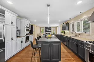 327 Rivershire Ct, Lincolnshire, IL 60069 - Photo 9