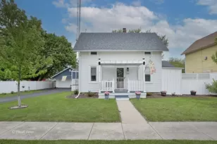 9805 Illinois St, Hebron, IL 60034 - Photo 1