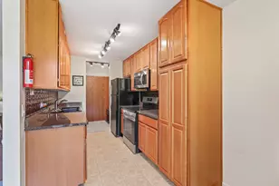 6000 Oakwood Dr, Lisle, IL 60532 - Photo 9