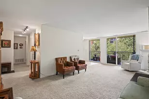 6000 Oakwood Dr, Lisle, IL 60532 - Photo 5