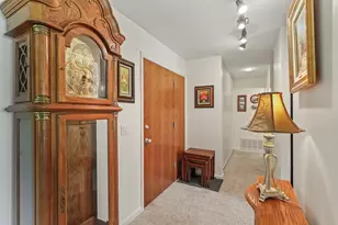 6000 Oakwood Dr, Lisle, IL 60532 - Photo 3