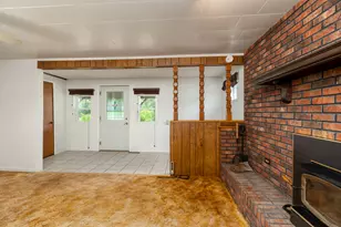 6687 Route 166, Creal Springs, IL 62922 - Photo 17