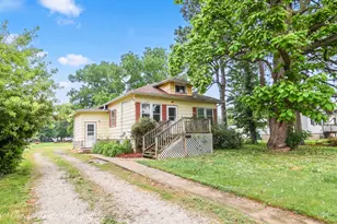 1515 Elmwood Ave, Dekalb, IL 60115 - Photo 1