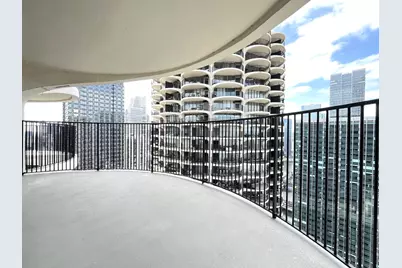 300 N State Street #5225, Chicago, IL 60654 - Photo 11