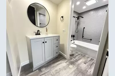 300 N State Street #5225, Chicago, IL 60654 - Photo 9