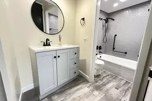 300 N State St, Chicago, IL 60654 - Photo 9