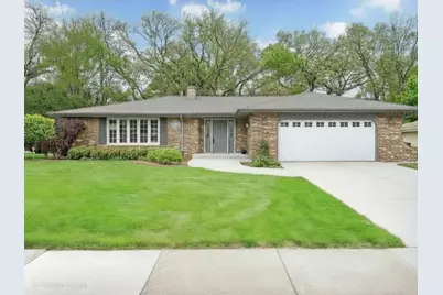 16W660 89th Place, Willowbrook, IL 60527 - Photo 1