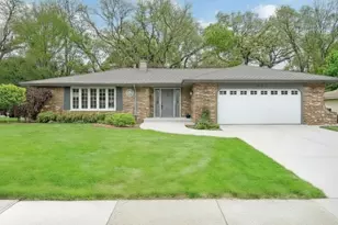 16W660 89th Pl, Willowbrook, IL 60527 - Photo 1