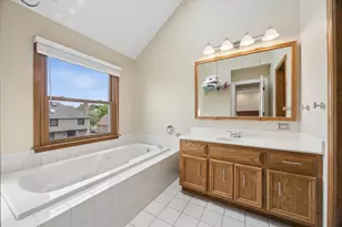 877 Stillwell Ct, Wheaton, IL 60189 - Photo 25