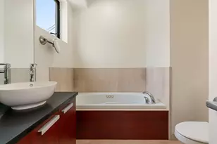 808 N Greenview Ave, Chicago, IL 60642 - Photo 19