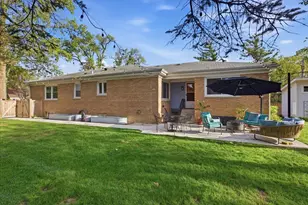 9237 Lincolnwood Dr, Evanston, IL 60203 - Photo 41