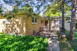 217 Dalton Ave, Mundelein, IL 60060 - Photo 1