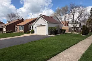 1219 Huntington Dr, Mundelein, IL 60060 - Photo 1
