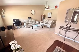 1219 Huntington Dr, Mundelein, IL 60060 - Photo 3