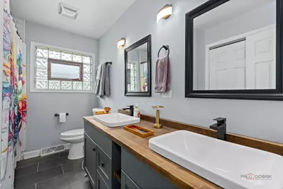 8800 Kostner Terrace, Skokie, IL 60076 - Photo 15