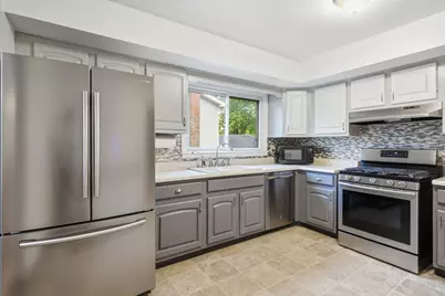 1940 Brentwood Lane E, Wheaton, IL 60189 - Photo 9