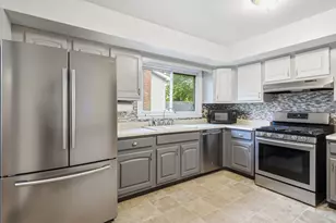 1940 Brentwood Ln E, Wheaton, IL 60189 - Photo 9