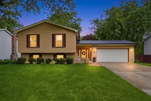 1940 Brentwood Ln E, Wheaton, IL 60189 - Photo 1