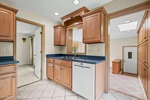 593 Cumnock Rd, Inverness, IL 60067 - Photo 7