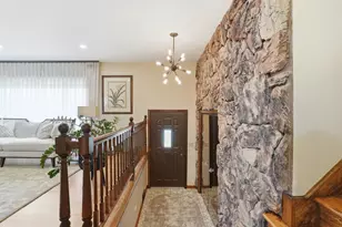 1308 E Thayer St, Mount Prospect, IL 60056 - Photo 3