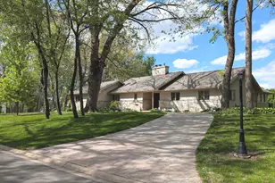 39W526 Lori Ln, Elgin, IL 60124 - Photo 3
