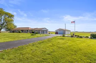 12317 N 1100 East Rd, Catlin, IL 61817 - Photo 3