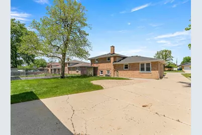 7907 W 74th Street, Bridgeview, IL 60455 - Photo 3