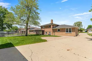 7907 W 74th St, Bridgeview, IL 60455 - Photo 3